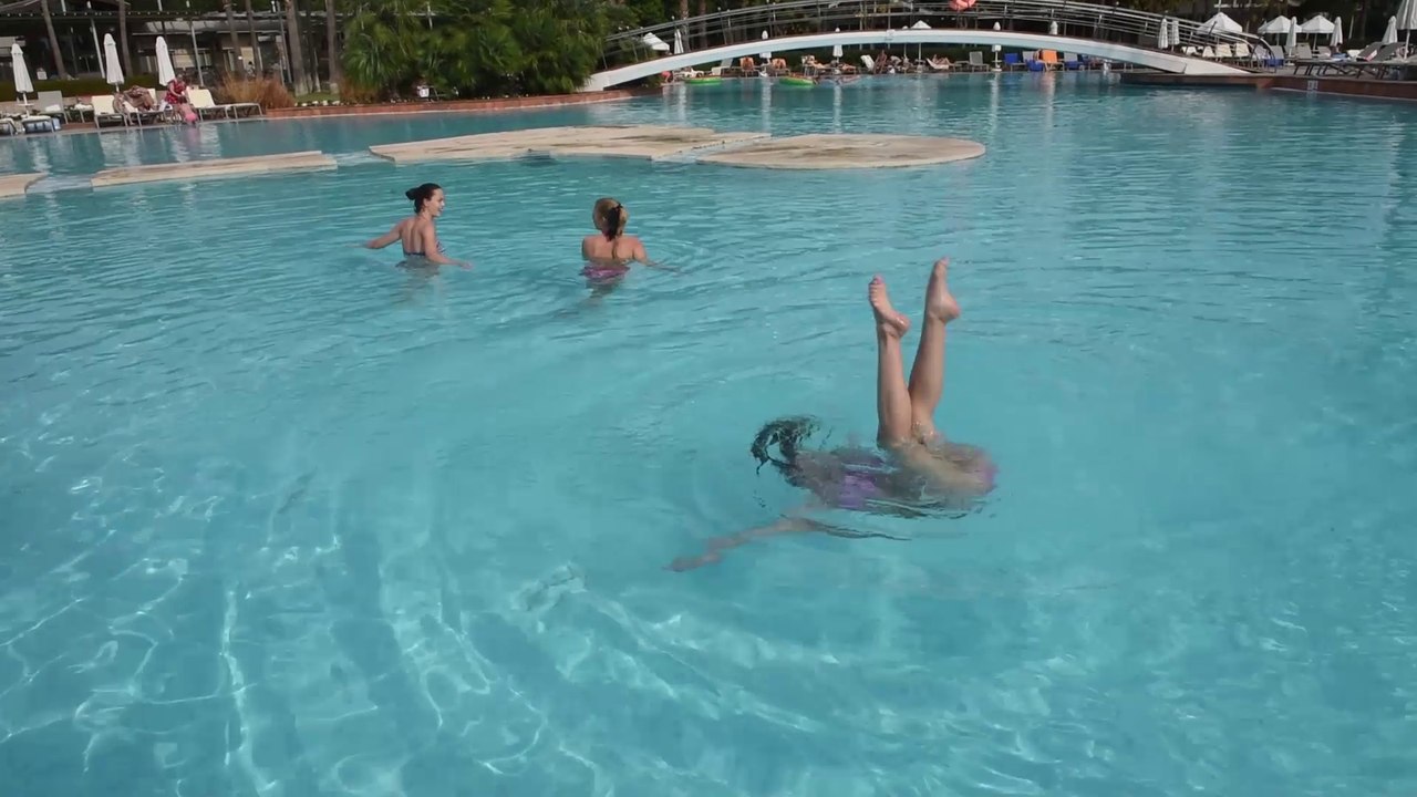 Miss Brabant wallon 2019 Shelley Galindo Granados fait un démonstration de nage synchronisée