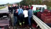 Otomobil Karşı Yönden Gelen Kamyonete Çarptı... Kaza Sonrası Karayolu Zeytin Tarlasına Döndü