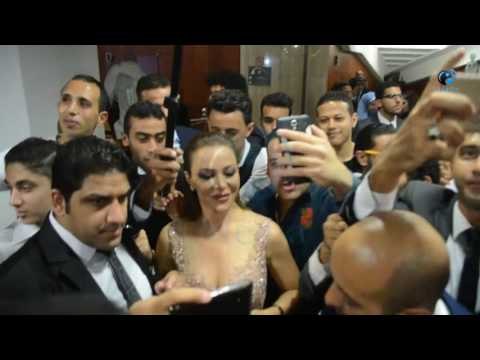 مهرجان الإسكندرية السينمائي | شاهد لحظة التحرش ب سوزان نجم الدين من الى بيتصوروا معاها سيلفي!