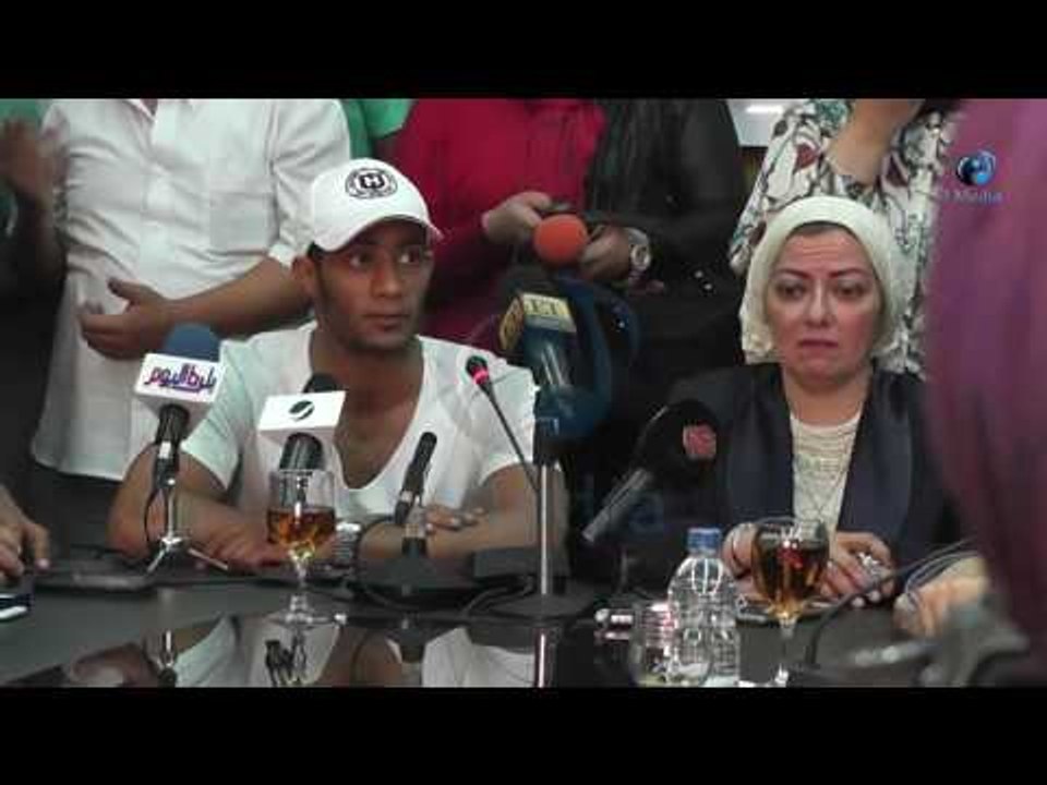 ندوة مجلة "نصف الدنيا" لمسرحية أهلا رمضان | محمد رمضان للحاضرين: أنا مش هتكلم غير لما الباب يتقفل!