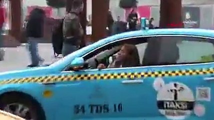 İranlı turistlerden sahte para alan kadın taksici gözyaşlarına boğuldu