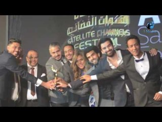 مهرجان القنوات الفضائية 2016 | شاهد صورة تجمع خالد زكي ومجموعة من المشاركين في الحفل