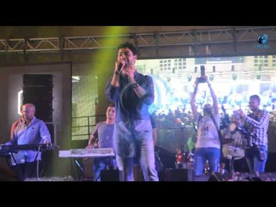 حفل أحمد جمال | أحمد جمال يغني بطريقة مشابهة جدا لعمرو دياب في أغنية وخكايتك إية!