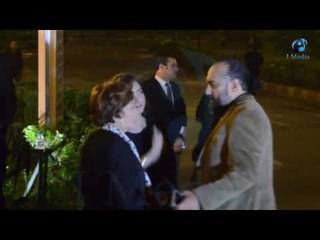 عزاء الفنان محمود عبد العزيز |  شاهد لبلبة تتجاهل الصحفيين لما واحد بينادي عليها بلبلة!