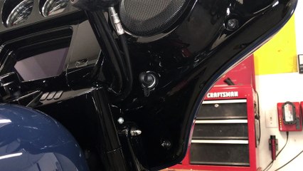 2019 Harley-Davidson Street Glide Special Outer Fairing Removal