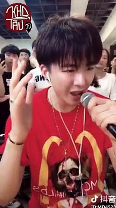 OMG! I really love this guy's voice!