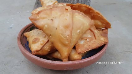 Samosa Recipe - Aloo Matar Samosa Recipe by Mubashir Saddique - Village Food Secrets