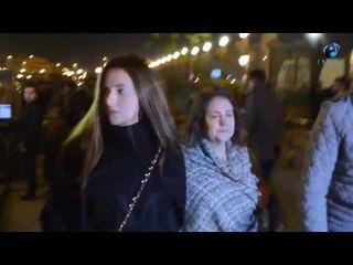 عزاء زوجة محمد صبحي |  شاهد دنيا سمير غانم بصحبة دلال عبد العزيز وقرفانة من الناس!