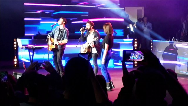 Le duo Diva Faune et la chanteuse Léa Paci chantent Get up en direct du Palais de la musique et des congrès de Strasbourg dans l'émission de radio Virgin Tonic
