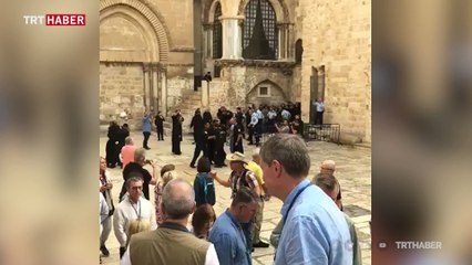 İsrail polisi Kıyamet Kilisesi meydanında rahiplere saldırdı