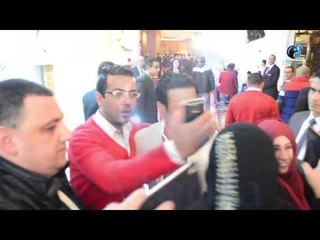 حفل النايل دراما 2016 | الكل بيحاول يتصور مع النجم "أحمد داود" نجم جراند أوتيل!