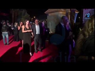 حفل الدير جيست 2016 |  حنفية مزز بفساتين سوداء على السجادة الحمراء