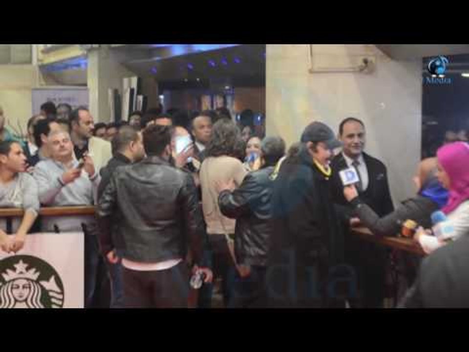 العرض الخاص لفيلم فين قلبى | شاهد يسرا اللوزي بتتصور سيلفي مع الجمهور وهيا في قمة سعادتها!