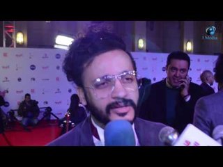 حفلة وشوشة  |  إيساف بيغني للمصورين أول أغنية طلع بيها "عاشق بحب" !