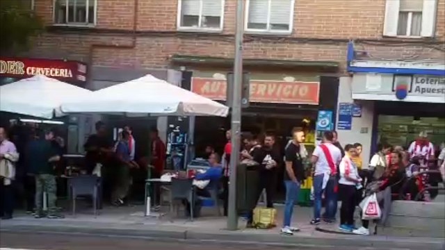 Rayo-Athletic: Aficionados del Athletic de Bilbao en la Previa en Vallecas