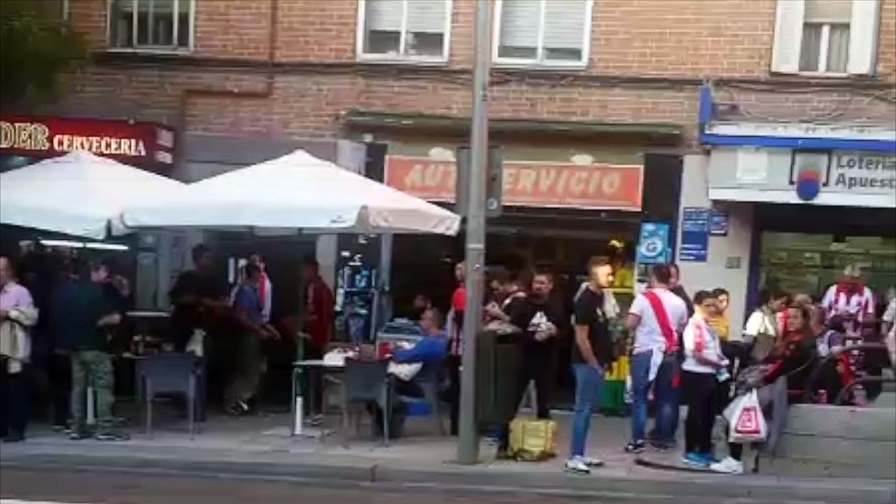 Rayo-Athletic: Aficionados del Athletic de Bilbao en la Previa en Vallecas