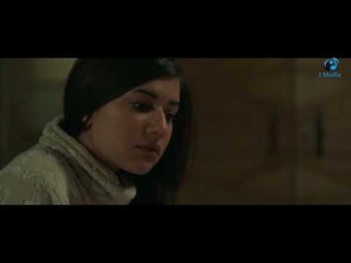 قاعدة بتحشش مع اختها وطلبت معاها صراحه