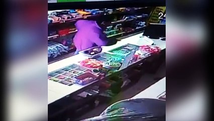 Bandido pede 'salgado' em empresa e depois anuncia assalto