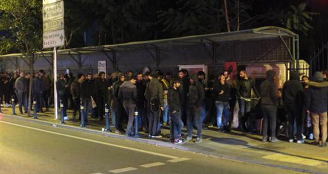 Bedelli Başvurusu Yapmak İsteyen Vatandaşlar, Askerlik Şubesi Önünde Uzun Kuyruklar Oluşturdu