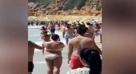 People on the Beach Shocked Seeing How 50 African Migrants Arrived in Spain