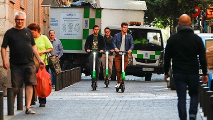 Madrid prohibe que los patinetes circulen por las aceras