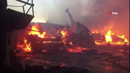 Esenyurt'ta fabrikalar alev alev yanıyor