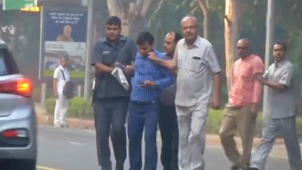 CBI के Alok Verma की कौन करा रहा है  जासूसी? घर के बाहर से पकड़े गए 4 संदिग्ध । वनइंडिया हिंदी