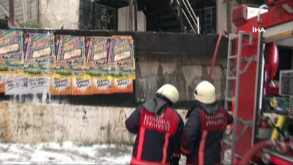 Beyoğlu’nda kullanılmayan eğlence mekanı alev alev yandı