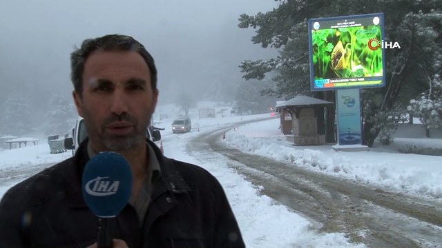 Uludağ'da kar kalınlığı 20 santimetreye ulaştı, zincirsiz seyahate izin verilmiyor