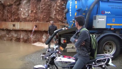 Gaziantep'te Alt Geçit Çalışmalarının Durdurulduğu Bölgeyi Yağmur Vurdu: Yollar Göle Döndü!