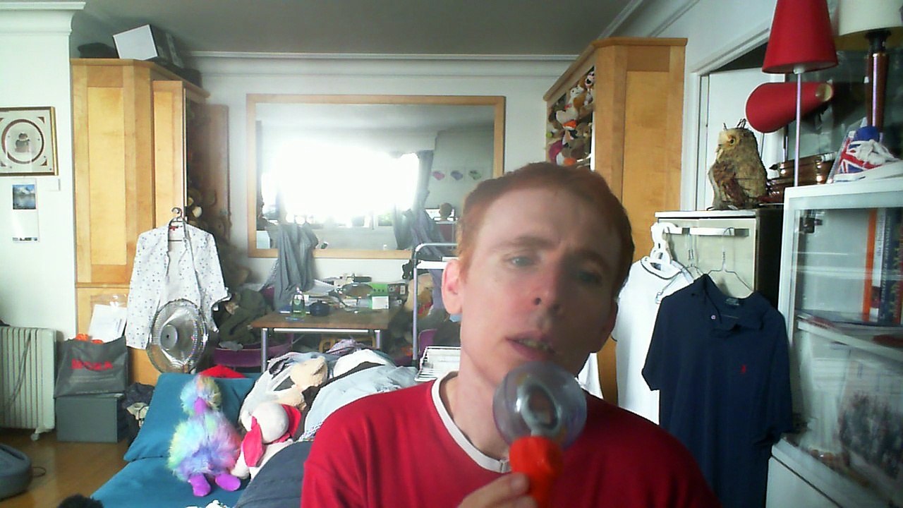 Wiwi égratigne "chemicals" de Dean Lewis