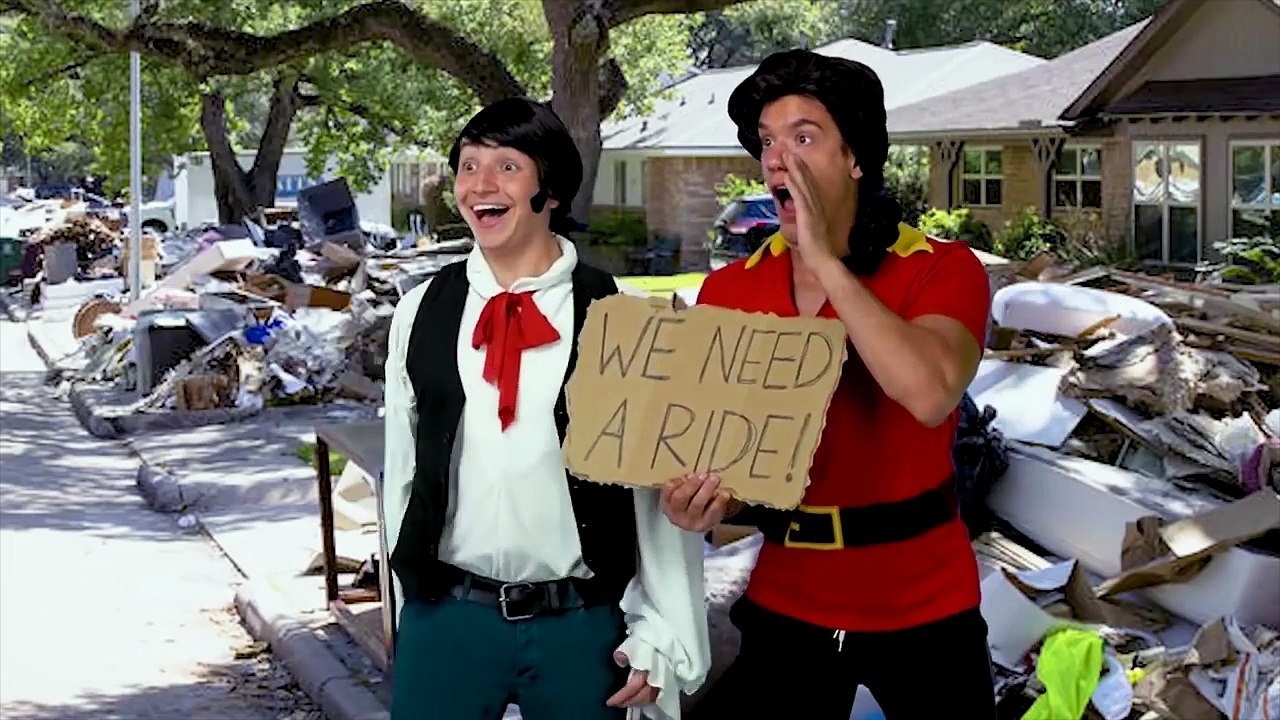 DISNEY PRINCESSES GUESS  HALLOWEEN COSTUMES (Pretend Play with Ariel, Rapunzel, Belle, Elsa & Anna)