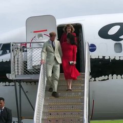 خطأ نرتكبه جميعا ويتجنبه المشاهير.. ميغان ماركل تنسى قطع ورقة السعر عن فستانها