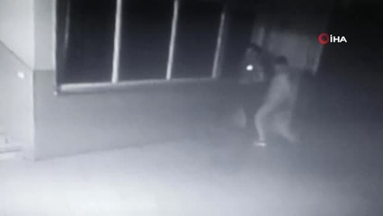 Okula Girip Müdürün Bilgisayarını Çaldılar... Çocuk Hırsızlar Güvenlik Kameralarına Yakalandı