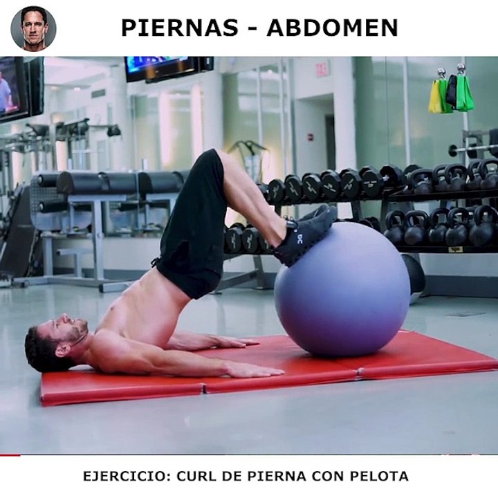 Trabaja piernas y abdominales con fitball