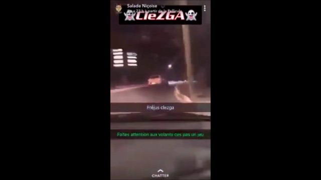 En pleine course sauvage dans Frejus, un automobiliste rate son virage et fini sur le toit