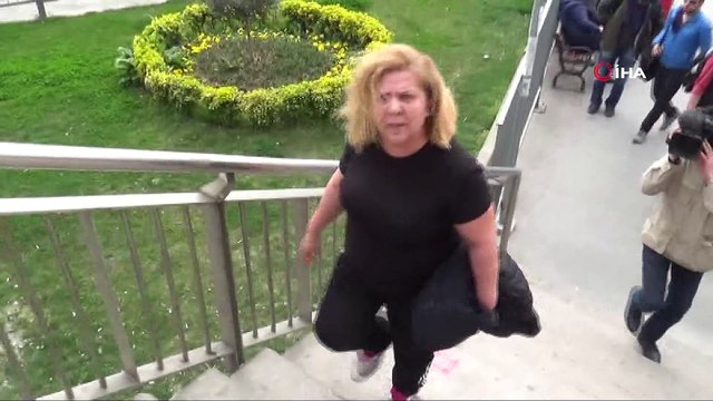 15 Temmuz Şehitler Köprüsü'nde intihar eden Erol Çetin isimli şahsa 'atla' diyerek tepki gösterdiği iddia edilen iki kadın intihara teşvik suçundan 3 yıl 4’er ay hapis cezasına çarptırıldı.