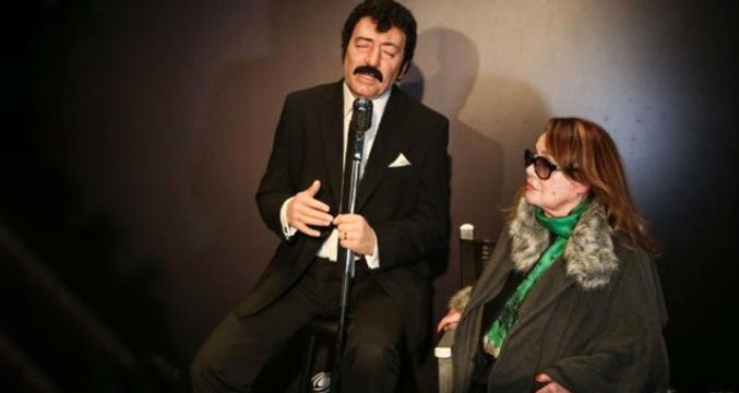 Muhterem Nur, Müslüm Filminin Galasında Müslüm Gürses'in Balmumu Heykelini Görünce Gözyaşlarına Hakim Olamadı