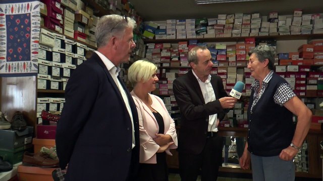 Hautes-Alpes : à 75 ans , madame Lagier tient toujours son magasin de chaussures à Chorges