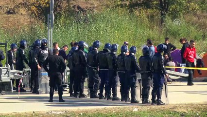 Sığınmacıların AB kapısındaki bekleyişi sürüyor (2) - VELİKA KLADUSA