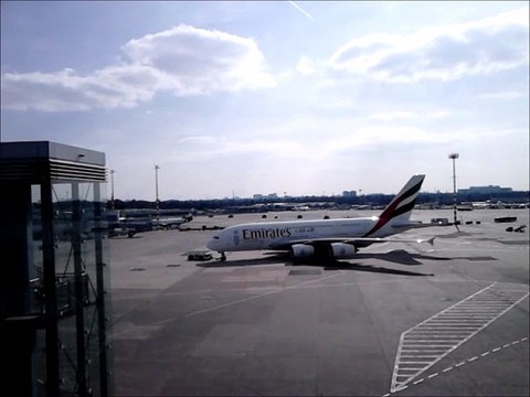 Emirates Airbus A380 Flugzeug Start vom Flughafen Düsseldorf - Dubai