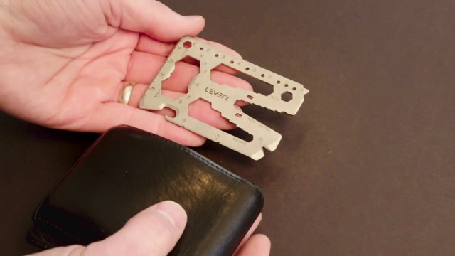 Esta herramienta multiusos del tamaño de una tarjeta de crédito tiene 40 funciones