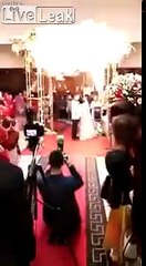 Ce mariage part en flammes au moment du baiser !