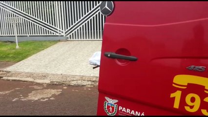 Mulher fratura punho ao sofrer queda em calçada