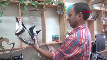 Kayseri Kadın Ayakkabılarından Heykel Yapıyor