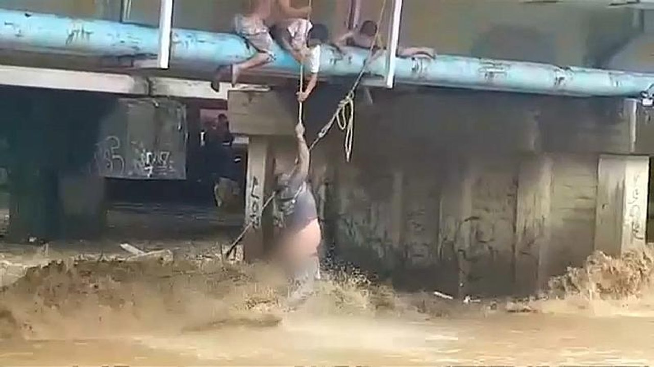 Rettung aus dem reißenden Fluss