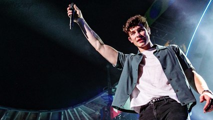 Shawn Mendes Mauled By Fans At Airport