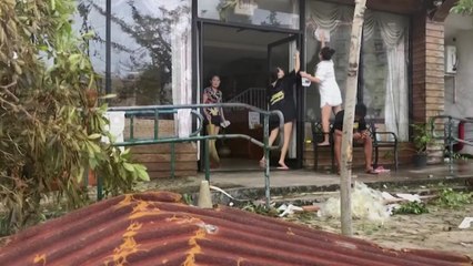 사이판 고립 관광객 "호텔 객실에도 물 들어와...시설물 다 파괴" / YTN