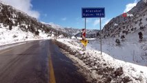 Kardan kapanan Antalya-Konya karayolu trafiğe açıldı