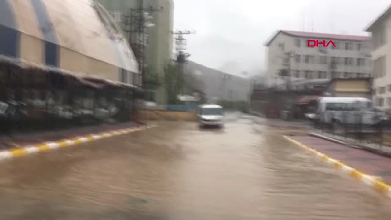 Şırnak Beytüşşebap Sele Teslim Oldu Okullar Tatil Edildi